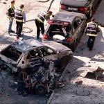 Al menos treinta personas han resultado heridas leves y otras tres graves tras la explosión de un coche en la avenida de Badajoz de Madrid, en el que además han fallecido calcinados el magistrado del Supremo Francisco Querol, su chófer y su guardaespaldas.