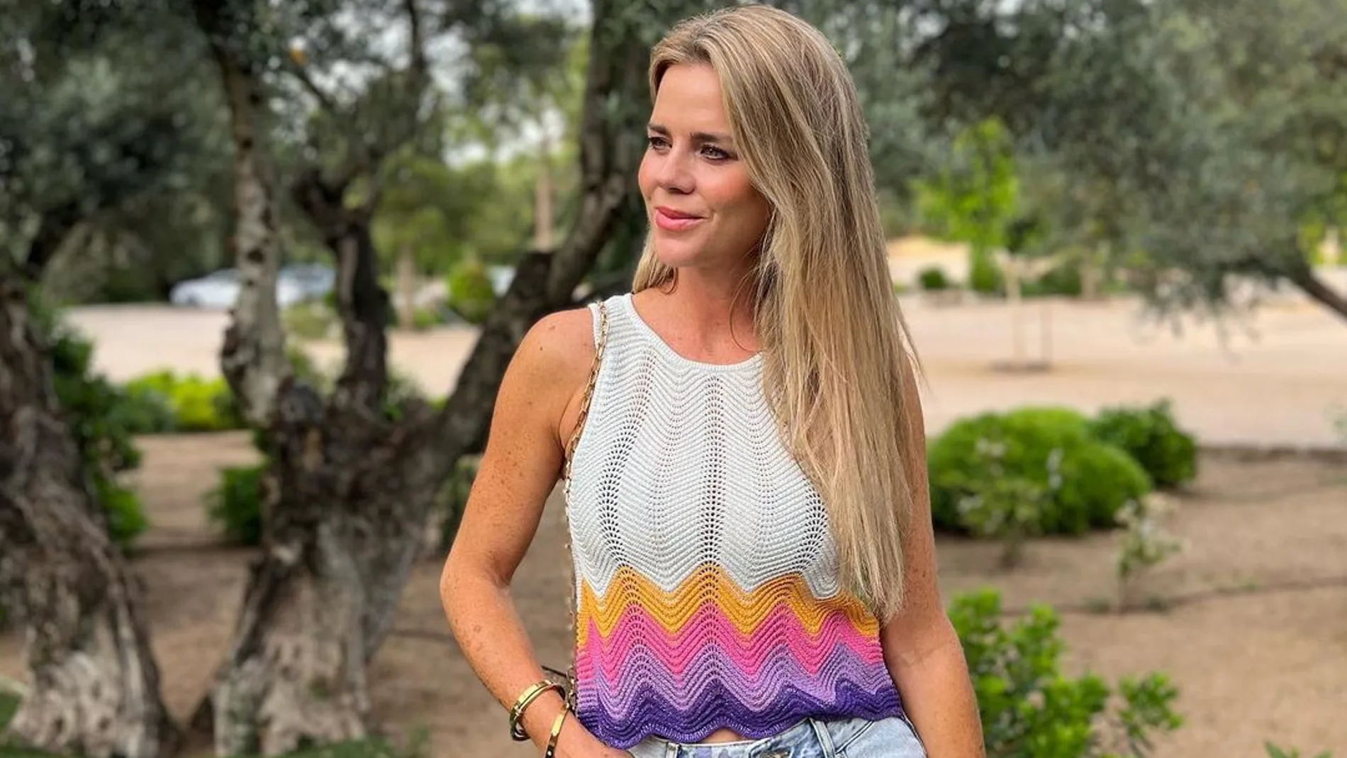 Amelia Bono con sandalias de Massimo Dutti.