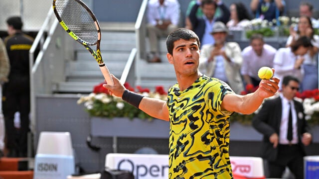 Carlos Alcaraz se enfrenta a Karén Jachánov en los cuartos de final del Mutua Madrid Open de tenis