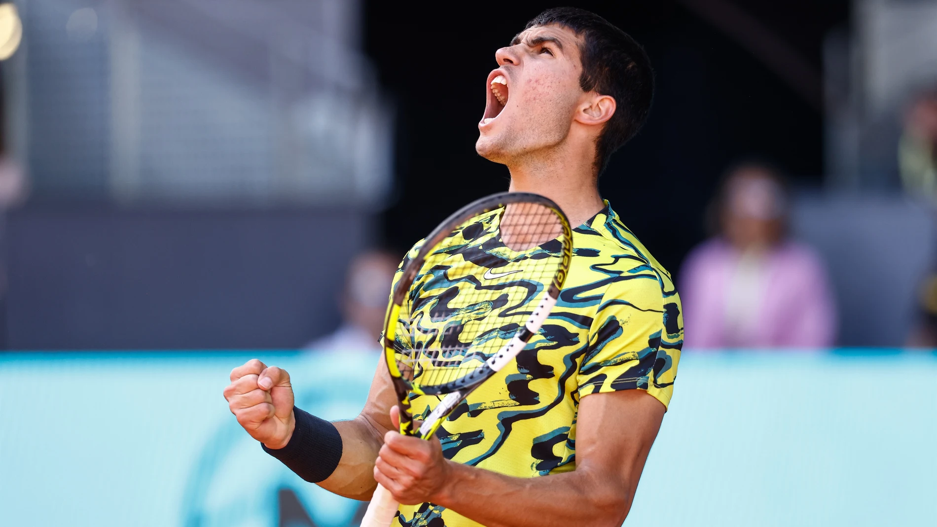 El tenista Carlos Alcaraz celebra su victoria ante Karen Kachanov en el Mutua Madrid Open 2023OSCAR J. BARROSO/AFP7/EUROPA PRESS03/05/2023 ONLY FOR USE IN SPAIN
