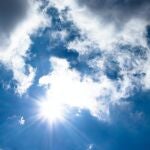 Algunas personas padecen el síndrome del estornudo fótico, lo que les hace estornudar cuando observan una luz brillante