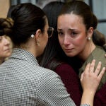 Asistentes al minuto de silencio en Oviedo por Claudia González, que se suicidó tras sufrir acoso escolar