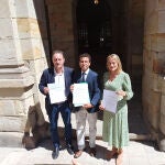 Daniel Portero, presidente de Dignidad y Justicia; Carlos García (PP) y Raquel González, presidenta del PP de Vizcaya, en Durango