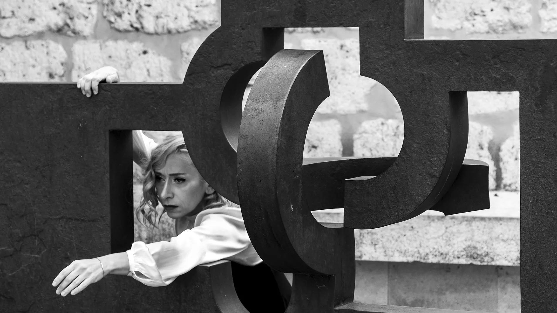 La coreógrafa y bailarina Lola Eiffel homenajea al escultor Eduardo Chillida