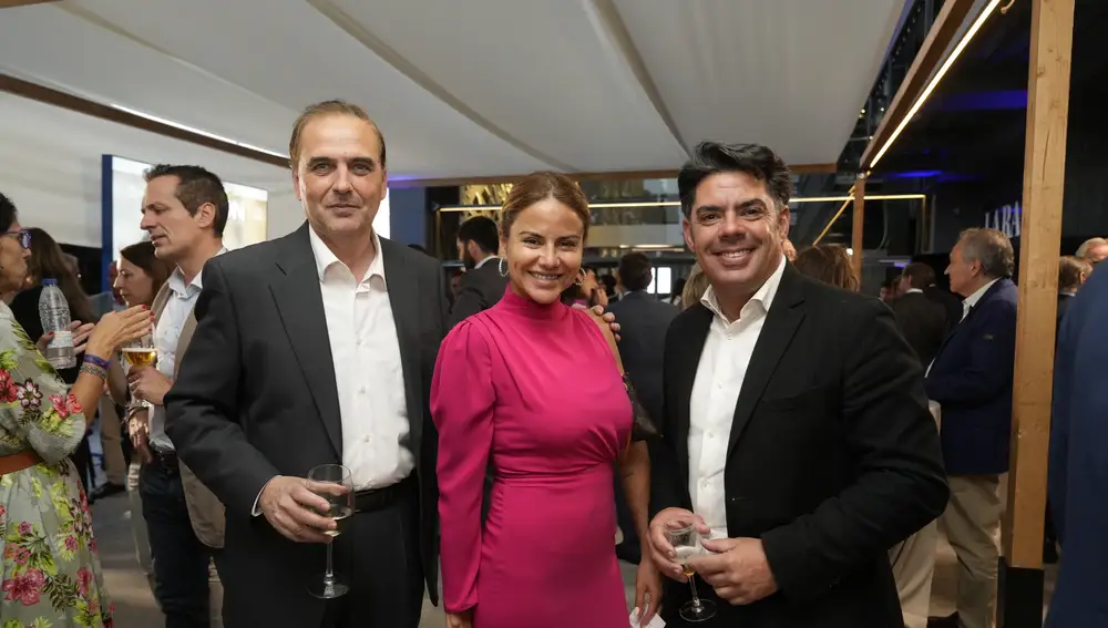 Fernando Carvajal, Mónica Hoyos y Fidel Rodríguez Batalla en La Razón