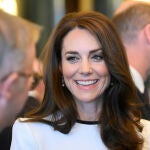 Kate Middleton con su look previo a la coronación.