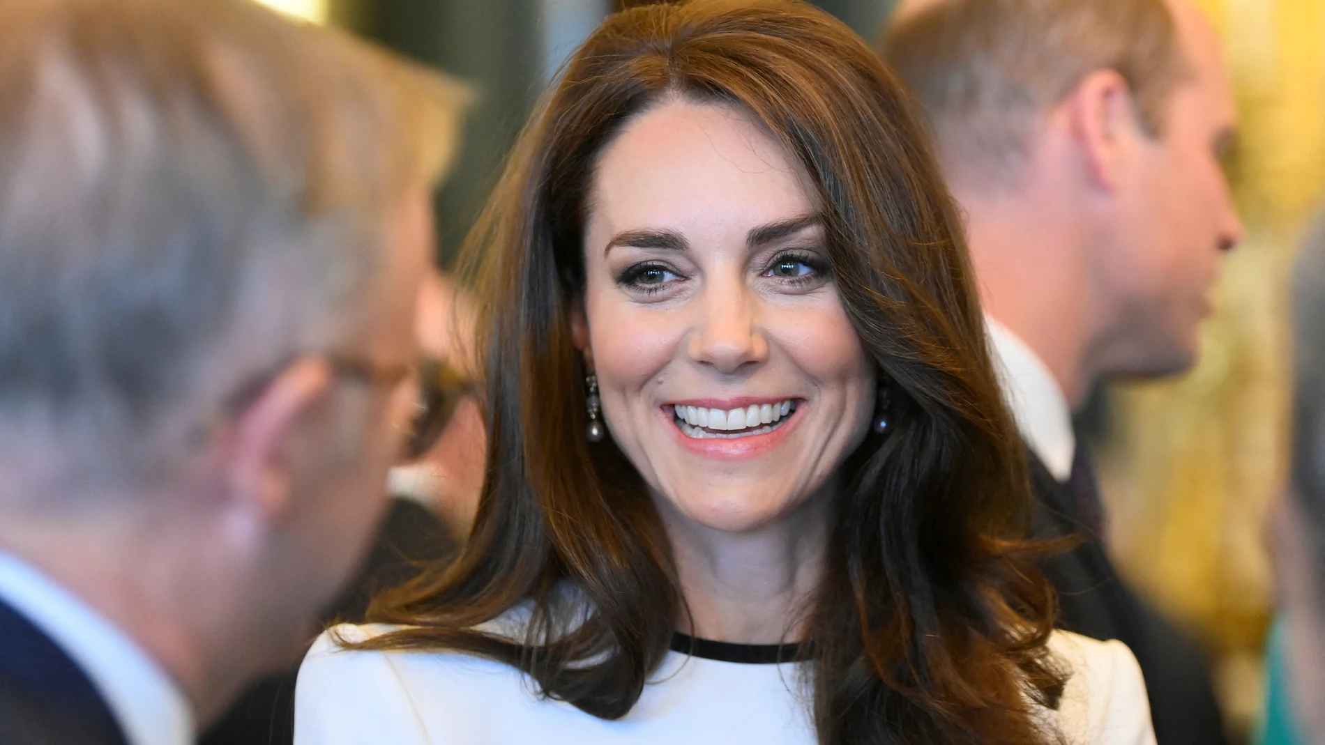 Kate Middleton con su look previo a la coronación.