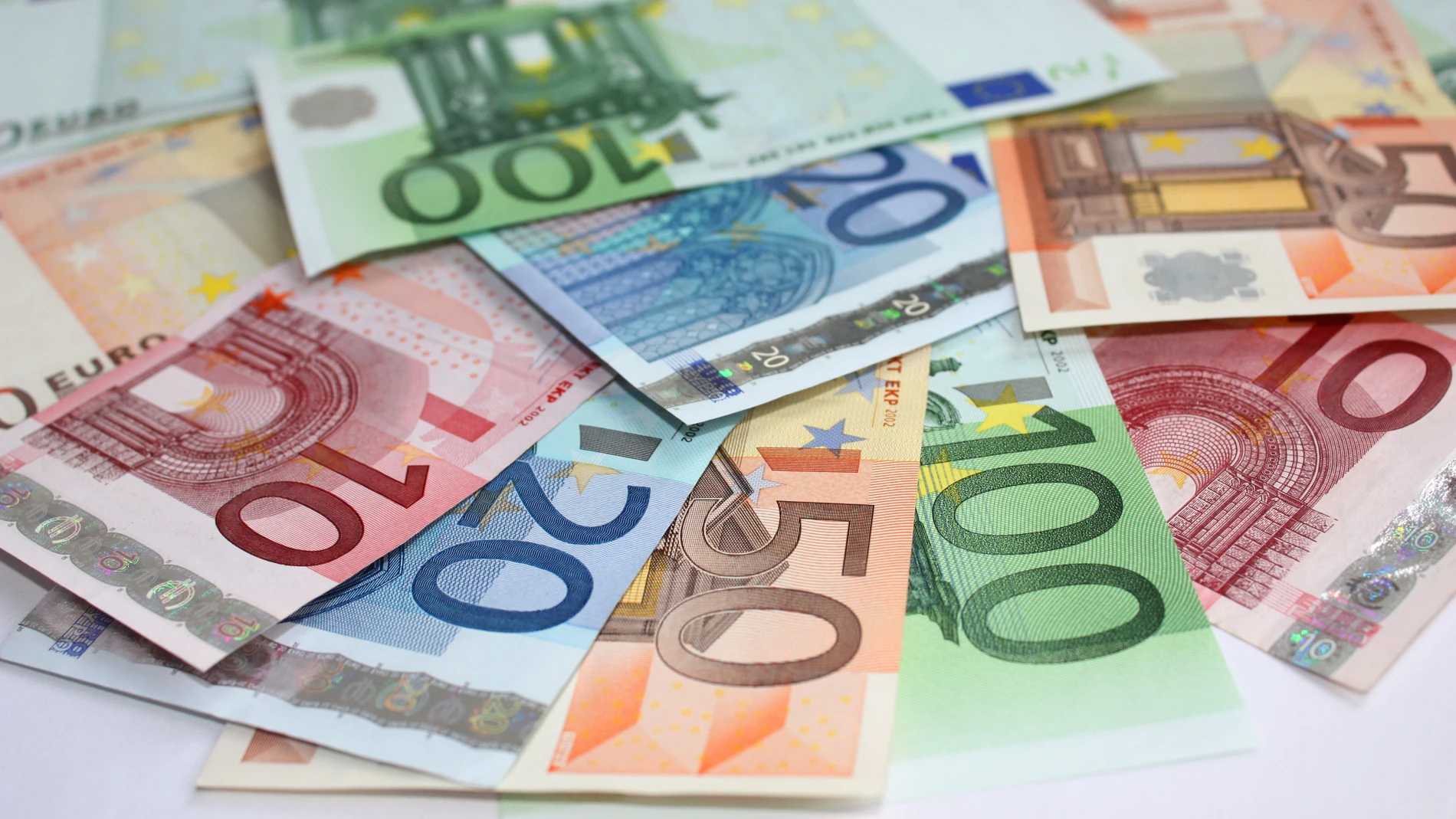 Los madrileños atesoran casi el doble que los catalanes en sus depósitos