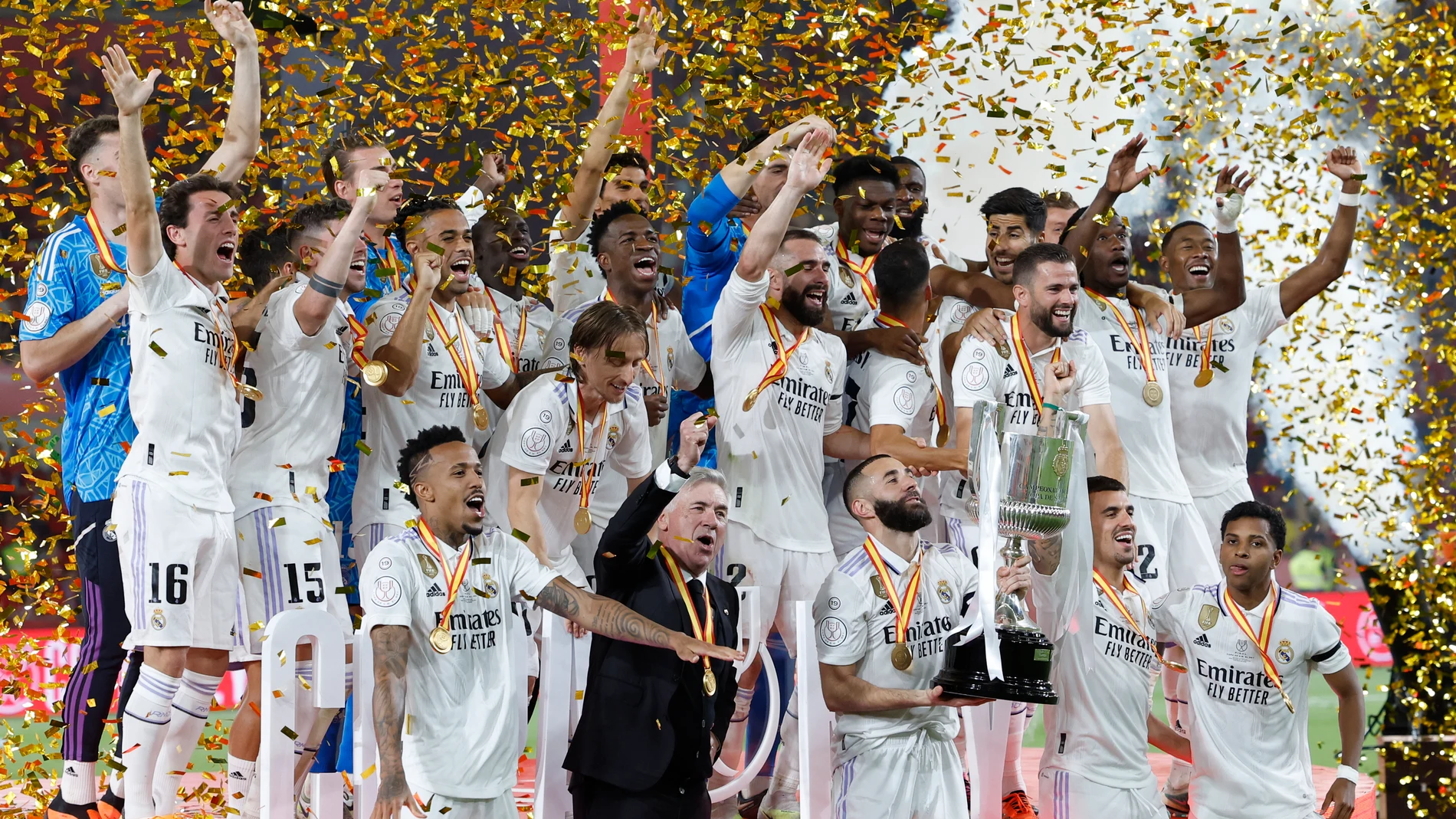 SEVILLA, 06/05/2023.- El Real Madrid se impuso este sábado por 2-1 a Osasuna en la final de la Copa de Rey que se disputó en el estadio de La Cartuja, en Sevilla, logrando el vigésimo trofeo de campeón de este torneo nueve años después. EFE/ Julio Muñoz