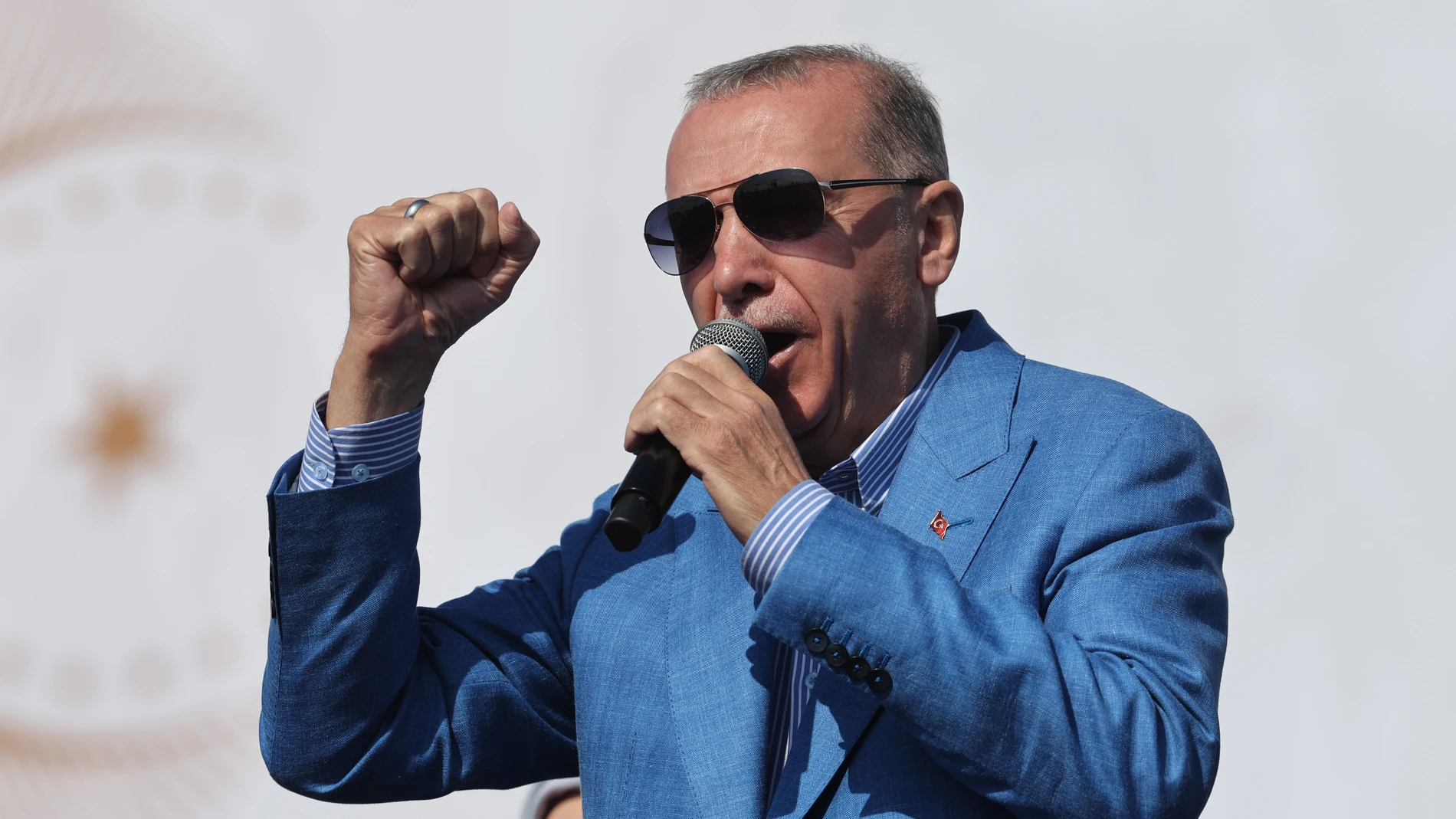 Istanbul (Turkey), 07/05/2023.- Turkish President Recep Tayyip Erdogan speaks during his election campaign rally in Istanbul, Turkey, 07 May 2023. Turkey will hold its general election on 14 May 2023 with a two-round system to elect its president, while parliamentary elections will be held simultaneously. (Elecciones, Turquía, Estanbul) EFE/EPA/TOLGA BOZOGLU