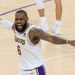 LeBron James y los Lakers arrasaron a los Warriors en el tercer partido