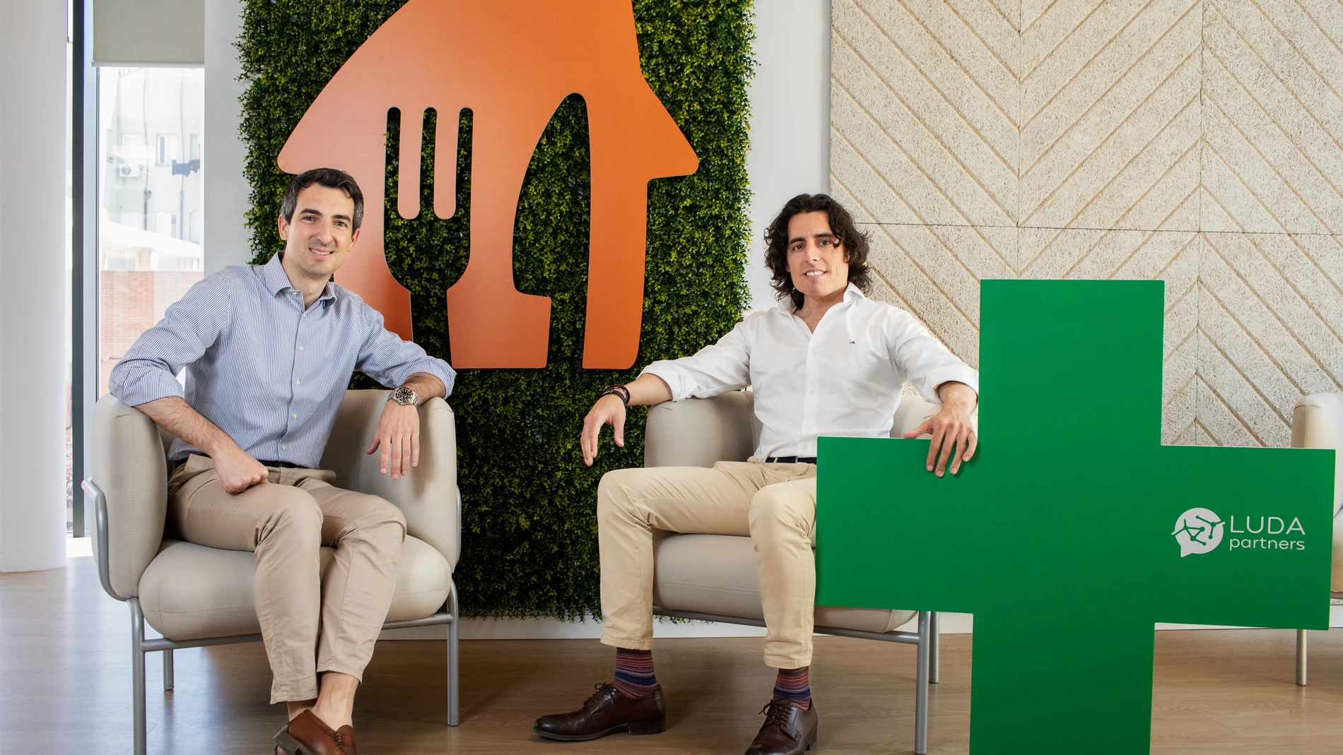 Íñigo Barea, Director General de Just Eat España y Luis Martín Lázaro, cofundador de LUDA Partners JUST EAT ESPAÑA 19/04/2023