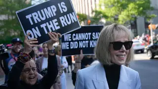 Jean Carroll abandona la Corte Federal de Nueva York este lunes Jean Carroll abandona la Corte Federal de Nueva York este lunes