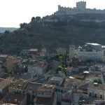 Vista área del casco histórico de Peñafiel con su medieval castillo en lo alto