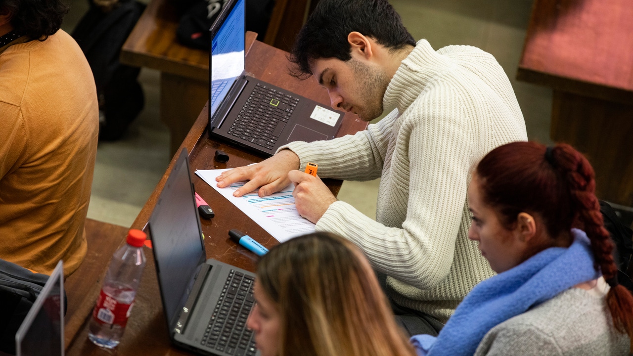 Los jóvenes tendrán en Madrid deducciones de 400 euros en la matrícula por trabajar y estudiar