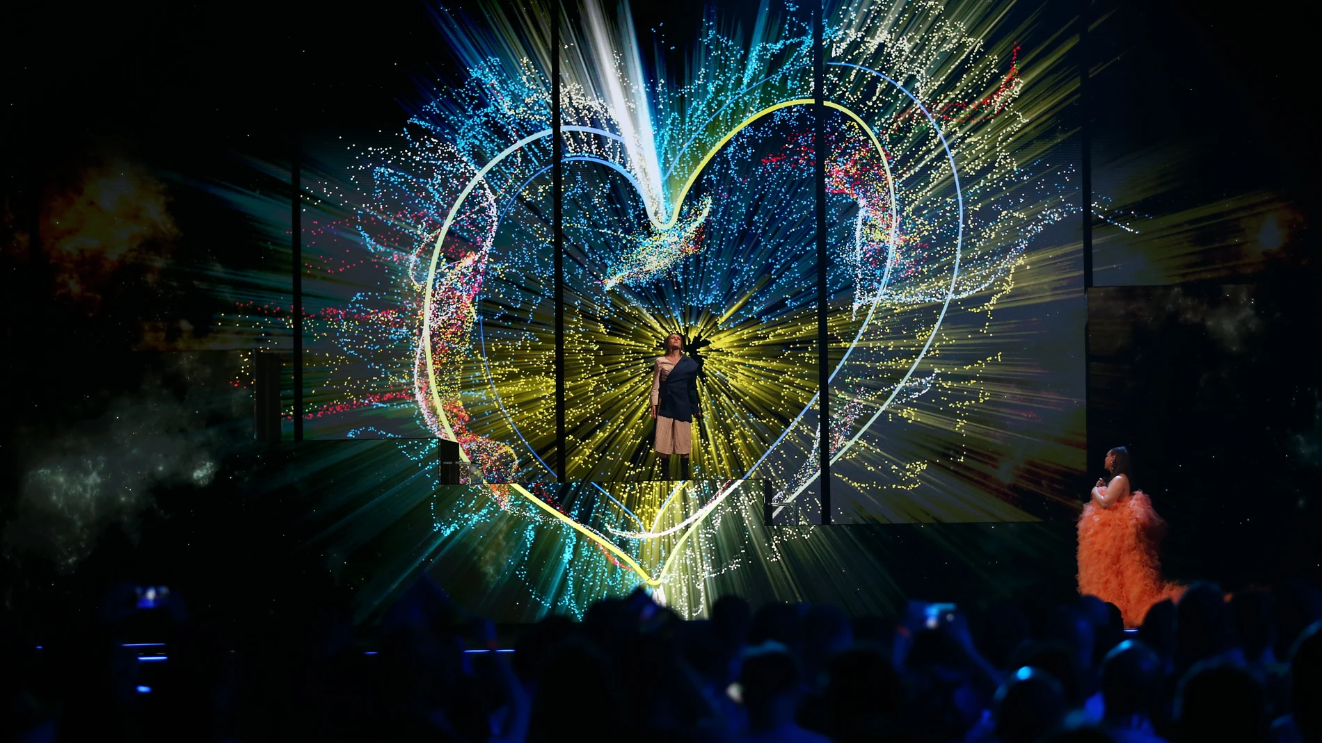 Liverpool (United Kingdom), 09/05/2023.- Ukrainian singer Alyosha (L) with British singer Rebecca Ferguson perform during the voting at the first semi-final of the 67th annual Eurovision Song Contest (ESC) at the M&S Bank Arena in Liverpool, Britain, 09 May 2023. Liverpool is hosting the 2023 Eurovision Song Contest on behalf of Ukraine. The 67th edition ESC consists of two Semi-Finals, held on 09 and 11 May, and a Grand Final on 13 May 2023. (Ucrania, Reino Unido) EFE/EPA/Adam Vaughan