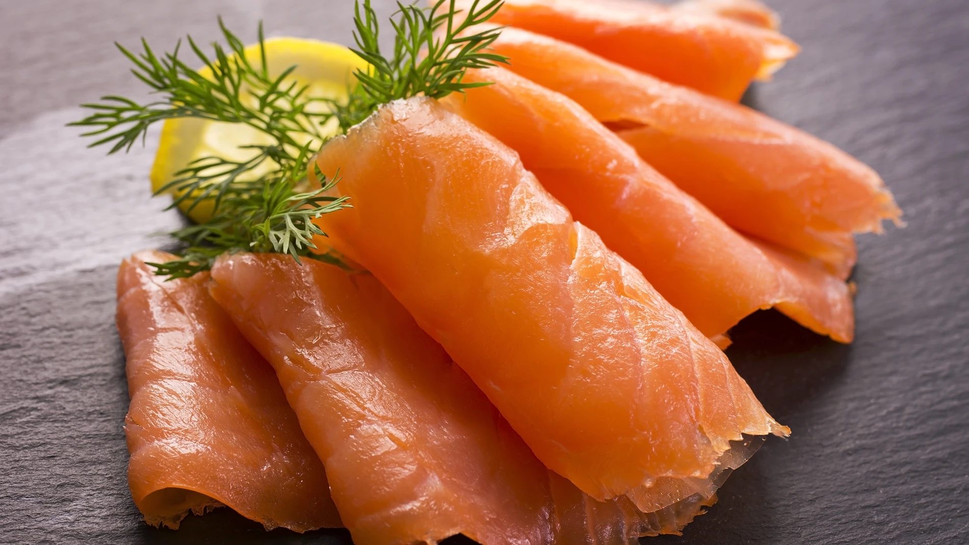 El grave peligro de comer salmón ahumado con cierta frecuencia