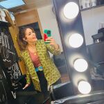 Nuria Roca con sus nueva blazer estampada.