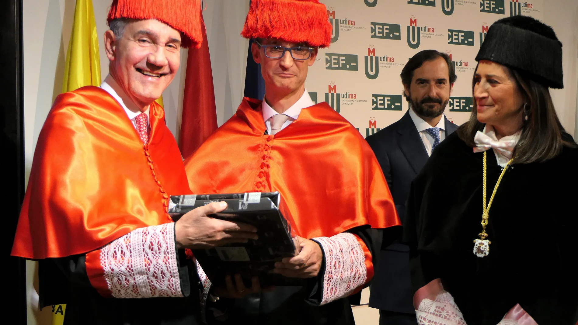 Franklin García, a la izquierda de la imagen, durante la ceremonia