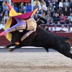 Espeluznante voltereta de Ángel Téllez en Madrid