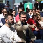 Tudanca conversa con David Gago, candidato del PSOE en Zamora, durante el acto