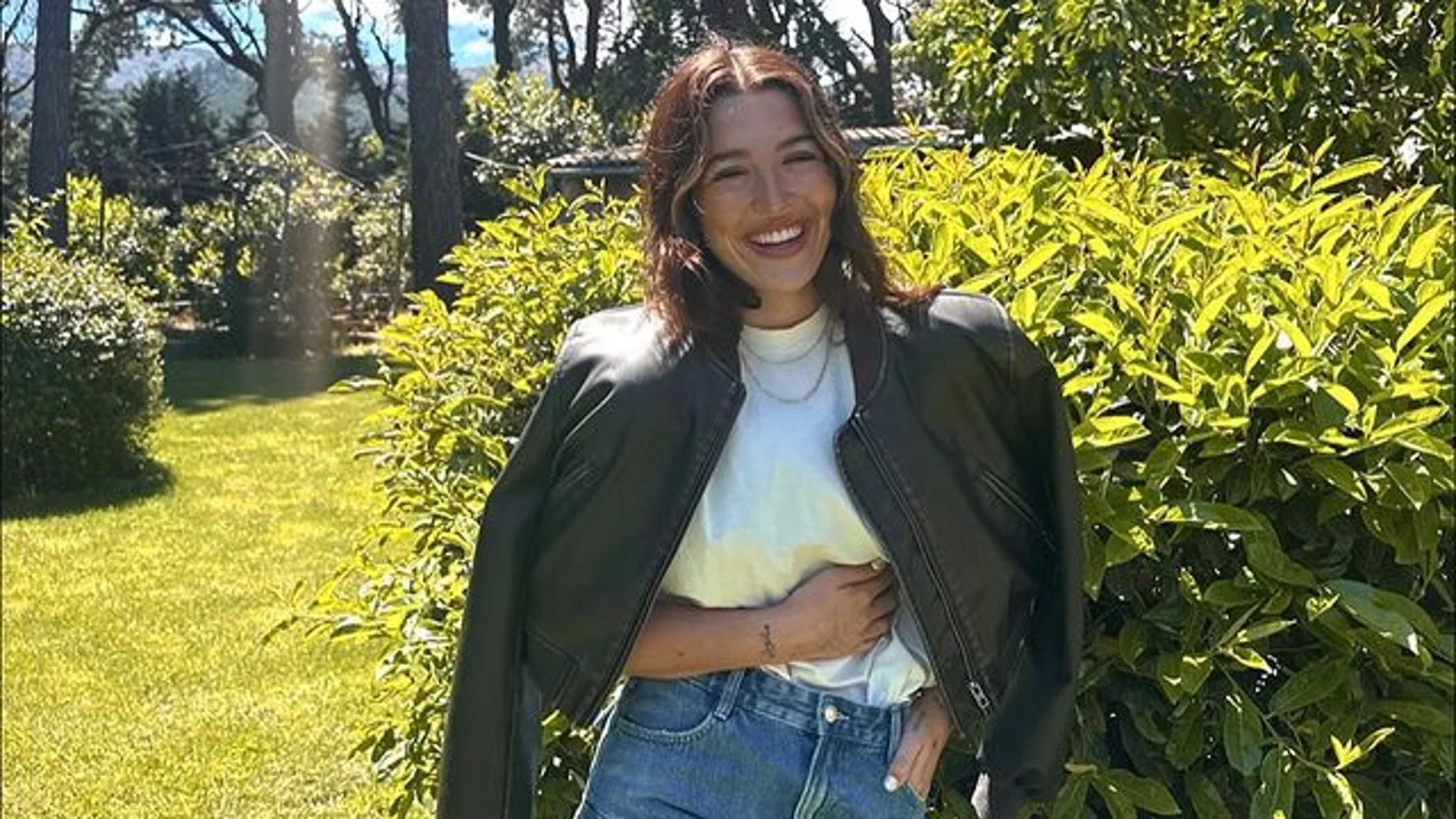 Alba Díaz con su falda cargo de Zara.