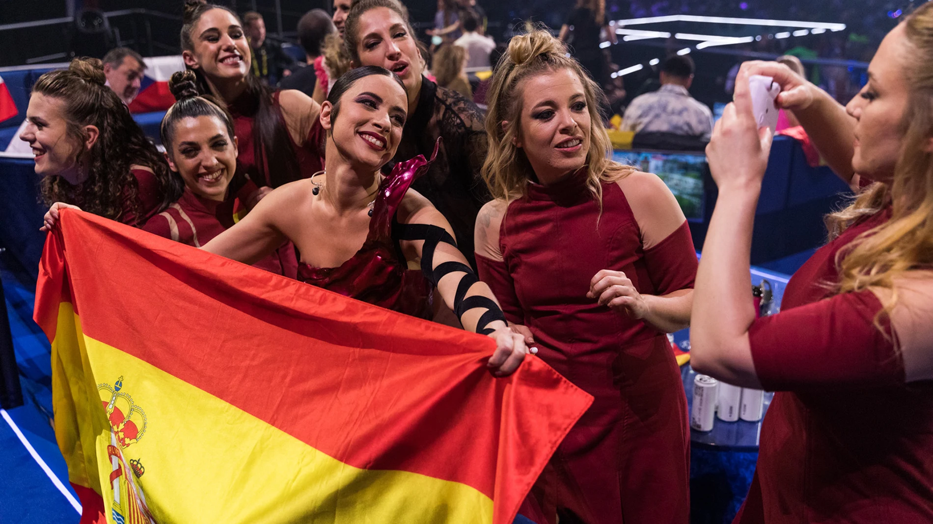 La delegación española posa en la green room