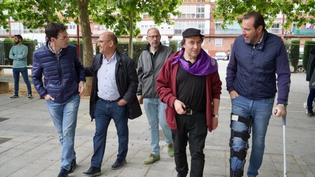 Óscar Puente visita el barrio de San Isidro de Valladolid