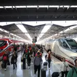 Llegada del tren de alta velocidad Iryo a la estación María Zambrano, en Málaga (Andalucía, España)