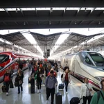 Llegada del tren de alta velocidad Iryo a la estación María Zambrano, en Málaga (Andalucía, España)