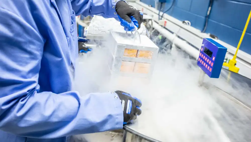 Manejo de reactivos criogenizados. Promega es una de las empresas biotecnológicas de capital privado más grandes del mundo, invirtiendo el 10% de sus beneficios anuales en actividades de I+D que han originado más de 600 patentes y permiten al año el lanzamiento de decenas de productos nuevos al mercado.