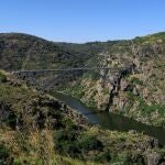 El puente "de película" prodigio de la ingeniería que desafió a Eiffel