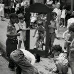 Helen Levitt New York, c. 1940 Gelatina de plata, 35,6 x 27,9 cm