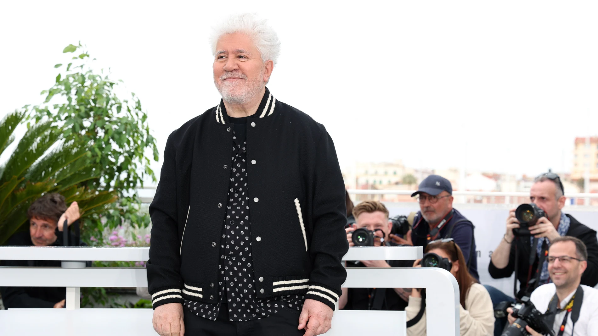 Cannes (France), 17/05/2023.- Spanish filmmaker Pedro Almodovar attends the photocall for 'Extrana forma de vida' (Strange Way of Life) during the 76th annual Cannes Film Festival, in Cannes, France, 17 May 2023. The festival runs from 16 to 27 May. (Cine, Francia)