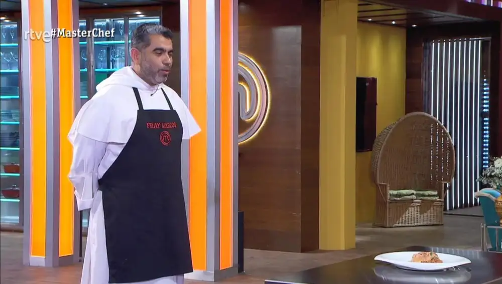 Fray Marcos es excomulgado de 'MasterChef11' con el pin de la inmunidad en la solapa