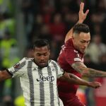 Alex Sandro y Lucas Ocampos en una acción del partido de ida