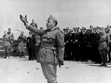 Francisco Franco fue calificado de traidor por el Frente Popular y Falange Francisco Franco fue calificado de traidor por el Frente Popular y Falange