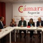El candidato del PP de Segovia, José Mazarías, se reúne con la Cámara junto a González Pons, Paloma Sanz y Miguel Ángel de Vicente