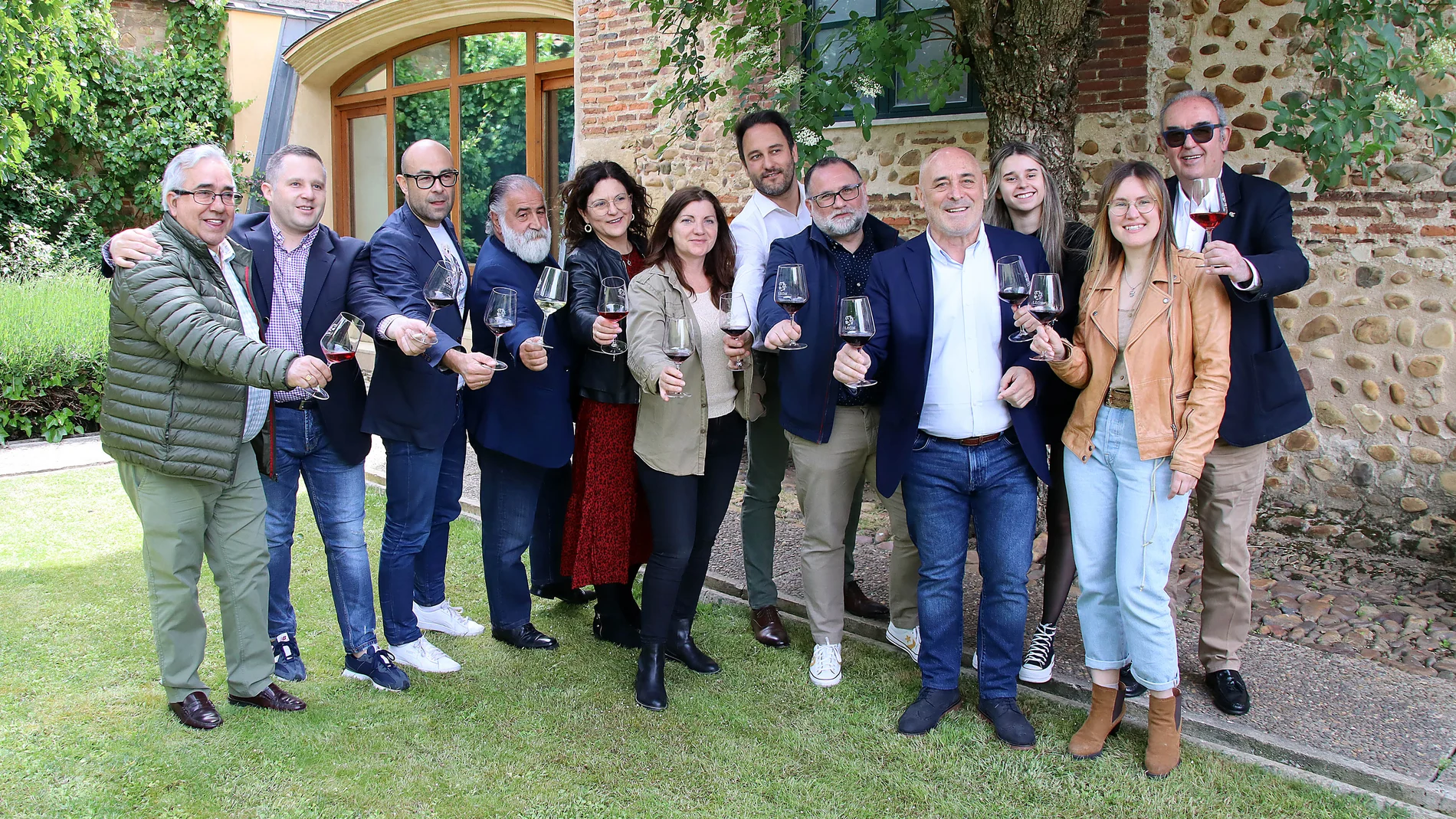 Los catadores de la añada junto al presidente de la DO Rafael Blanco