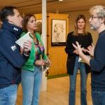 El presidente de la Diputación de Valladolid, Conrado Íscar, y la diputada Inmaculada Tolenado conversan con José Barea