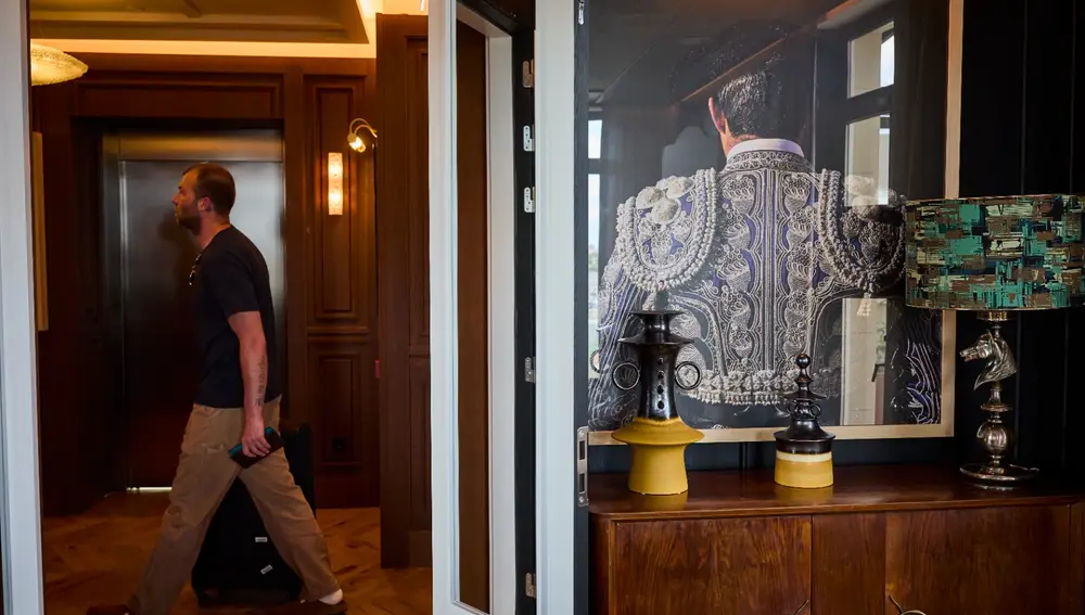 El hotel tiene un estilo lujoso y desenfadado, una oda a España