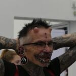 El hombre con más piercings y modificaciones corporales del mundo