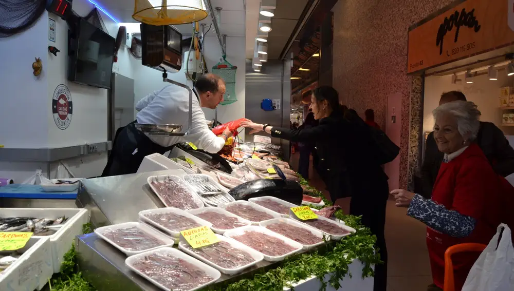 El servicio de Cardiología del Hospital Universitario Río Hortega de Valladolid organiza una formación para pacientes sobre alimentación cardiosaludable en el Mercado de El Val