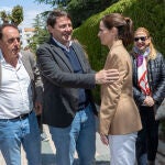  El presidente del Partido Popular de Castilla y León, Alfonso Fernández Mañueco participa en una foto de grupo con candidatos de toda la provincia. En la imagen, junto a presidente del PP provincial, Benito Serrano y la candidata a la Alcaldía, Belén Izquierdo