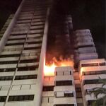 Imagen del incendio en un edificio de gran altura en Benidorm