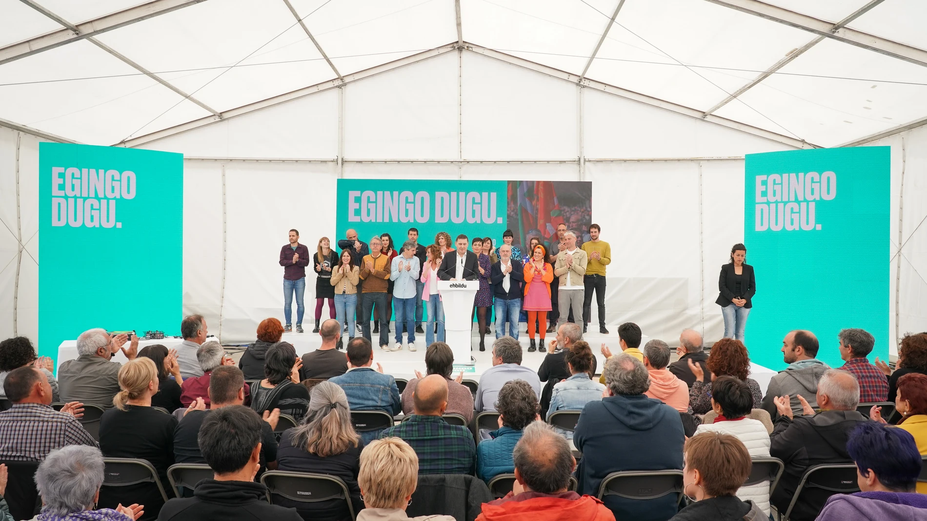 El coordinador general de EH Bildu, Arnaldo Otegi, interviene durante un acto de campaña electoral de EH Bildu, en la plaza de la Virgen Blanca, a 19 de mayo de 2023, en Vitoria-Gasteiz, Álava, País Vasco (España). Durante el encuentro, Otegi ha apoyado a las candidatas de EH Bildu a las elecciones municipales del 28 de mayo. Este acto tiene la misma semana en la que los siete condenados por delitos de sangre cometidos por ETA, que ya cumplieron sus penas, anunciaran concurrir en las listas electorales de EH Bildu, en las que habían sido incluidos de cara a las próximas elecciones municipales y forales. 21 MAYO 2023;28M;ELECCIONES;MITIN;CAMPAÑA ELECTORAL;EUSKADI;INDEPENDENTISTAS;BILDU;EH BILDU;EUSKAL HERRIA BILDU Iñaki Berasaluce / Europa Press 21/05/2023