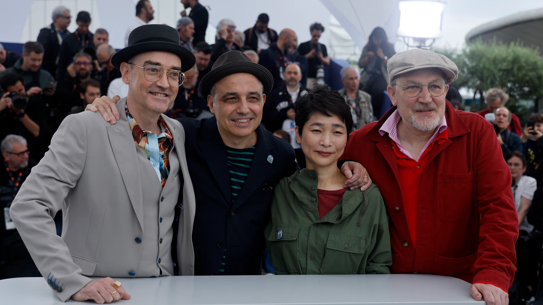 Cannes (France), 21/05/2023.- (R-L) Benoit Feroumont, Yuko Harami, Pablo Berger and Jose Luis Agreda attend the photocall for 'Robot Dreams' during the 76th annual Cannes Film Festival, in Cannes, France, 21 May 2023. The festival runs from 16 to 27 May. (Cine, Francia) EFE/EPA/Sebastien Nogier