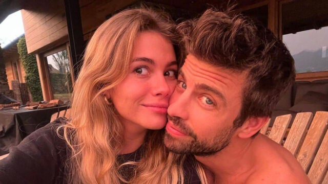 Gerard Piqué junto a Clara Chía 