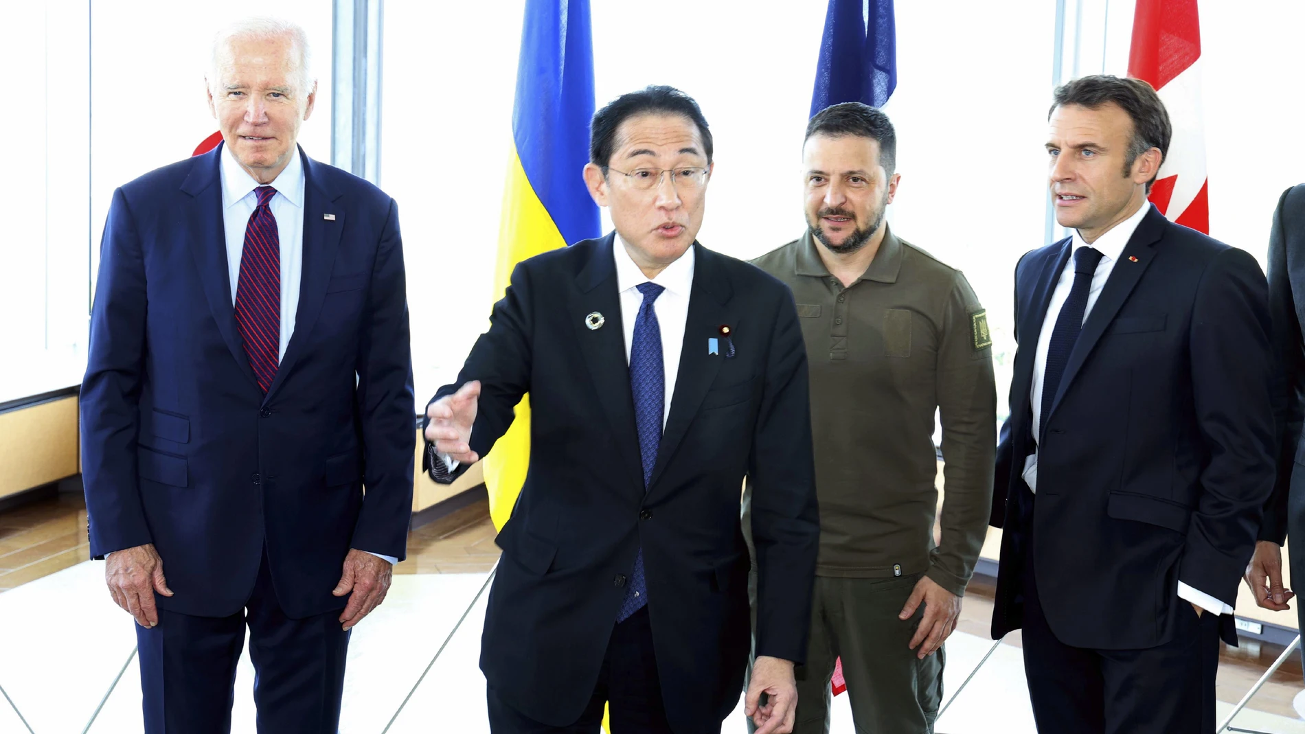 Hiroshima (Japan), 21/05/2023.- (L-R) US President Joe Biden, Japan'Äôs Prime Minister Fumio Kishida, Ukraine's President Volodymyr Zelensky, French President Emmanuel Macron pose for a group photo during the G7 Hiroshima Summit in Hiroshima, Japan, 21 May 2023. The G7 summit is being held in Hiroshima from 19-21 May. (Japón, Ucrania) EFE/EPA/JAPAN POOL JAPAN OUT, EDITORIAL USE ONLY, NO SALES