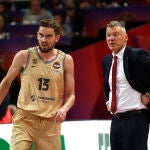 Satoransky y Jasikevicius, en el partido ante el Mónaco